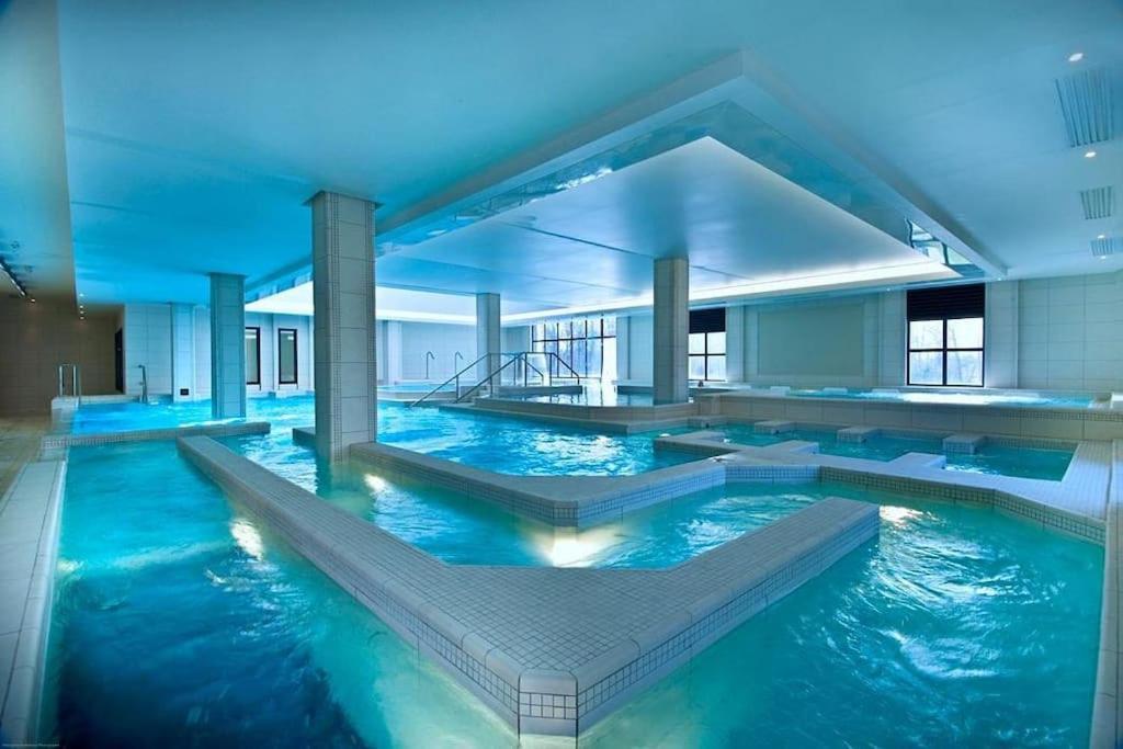 Wakandais-proche Disney, Parking & Wifi Apartment